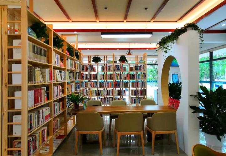 書房二層為自習區和活動場地,分布有32個讀者坐席,可以滿足開展小型